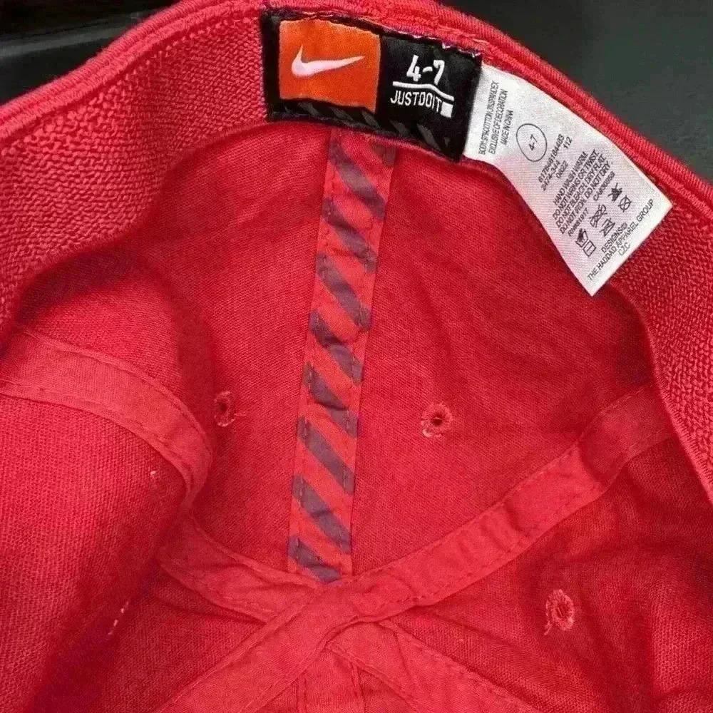 Nike Child’s Hat Red With Swoosh White Logo, Size 4-7 Kids - Picture 5 of 6